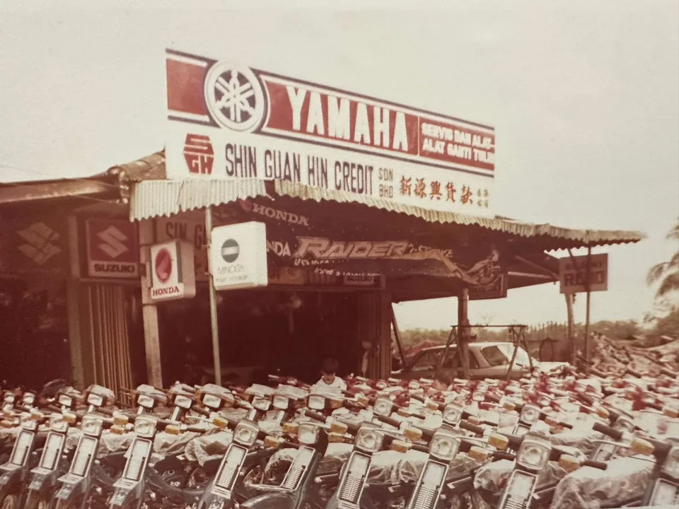 Motorcycles outside an earlier Shin Guan Hin Credit showroom.