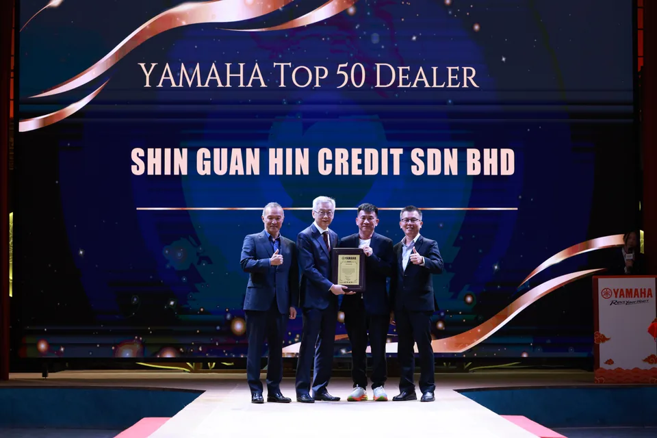 SGH receiving a Yamaha Top 50 Dealer award.